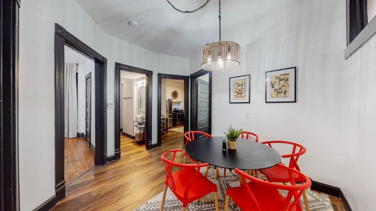 Stylish 1st Floor 2br 1king And 1queen Louisville