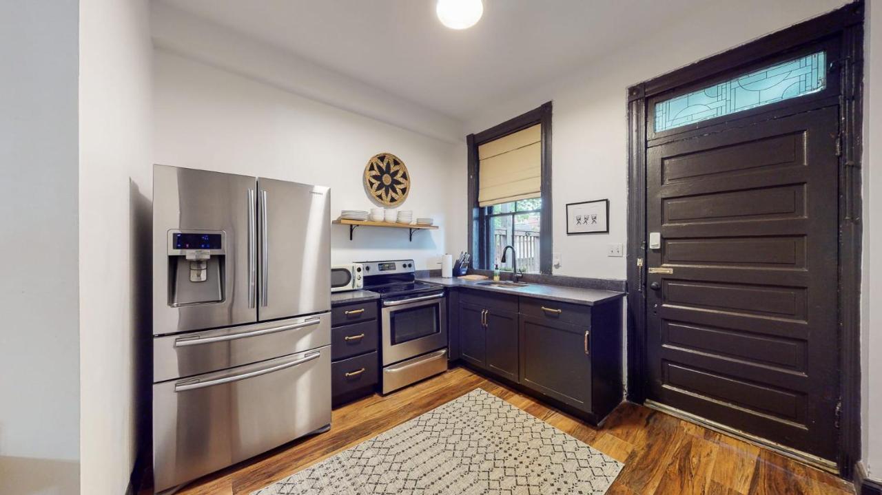Stylish 1st Floor 2br 1king And 1queen Apartment