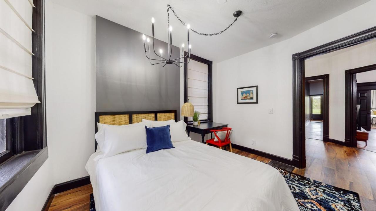 Stylish 1st Floor 2br 1king And 1queen Apartment Louisville