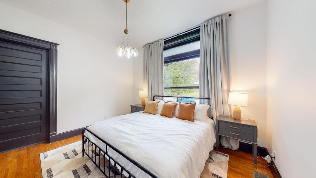 Stylish 1st Floor 2br 1king And 1queen Apartment