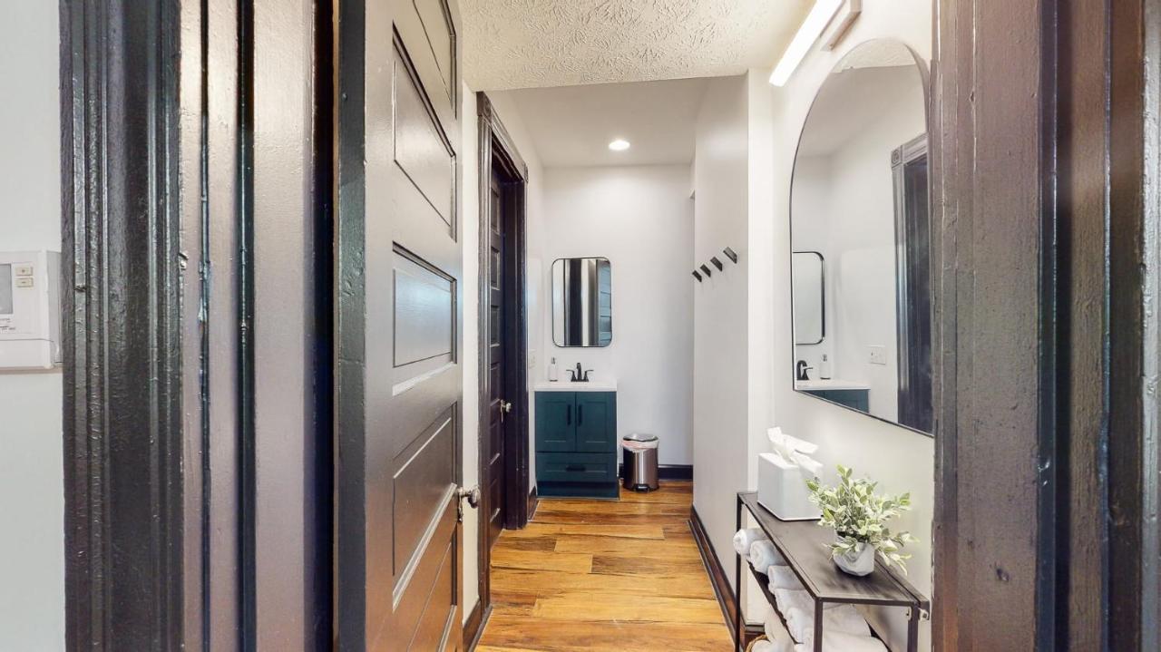 Apartment Stylish 1st Floor 2br 1king And 1queen