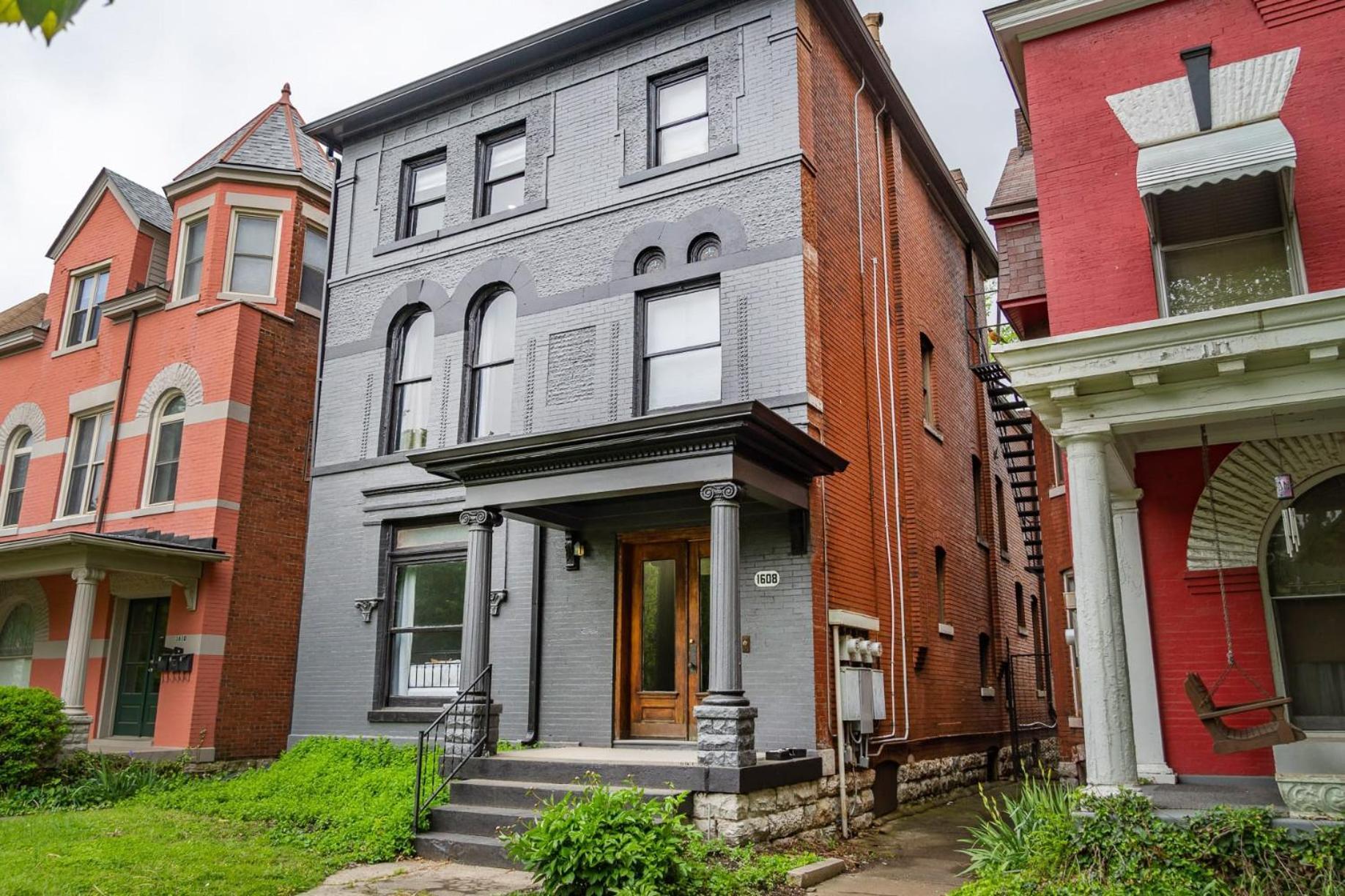 Stylish 1st Floor 2br 1king And 1queen Louisville